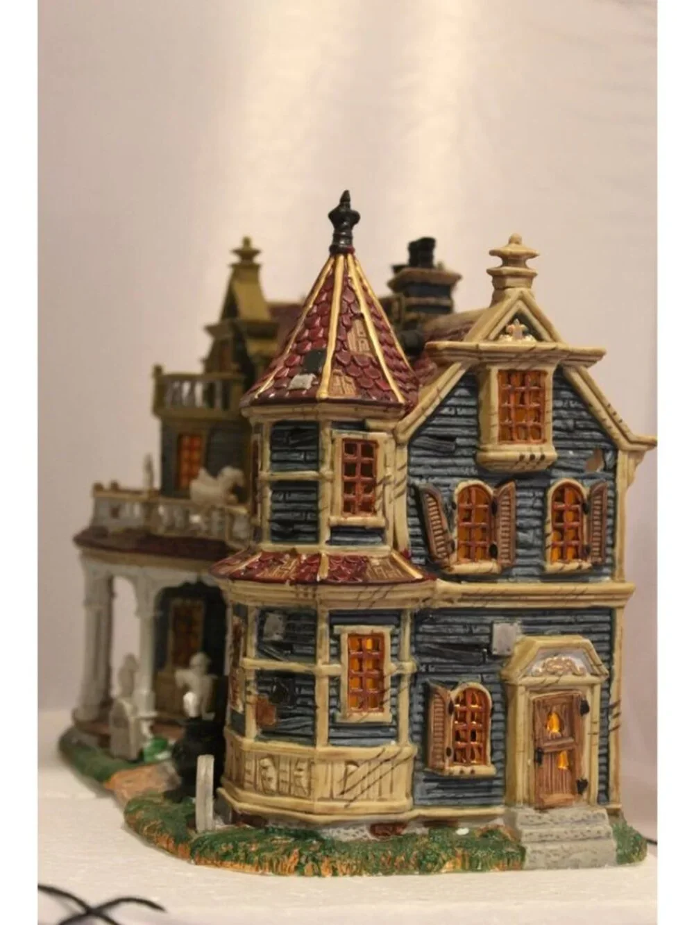 Lemax Spooky Town - Black Cauldron Inn  - Tested (see desc)